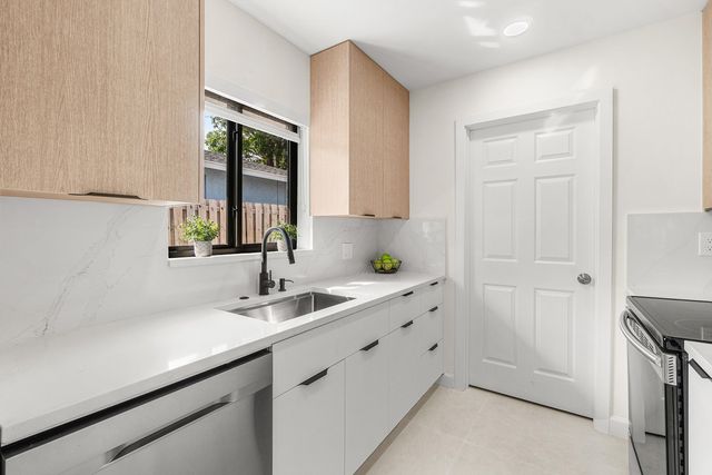 608 SE 2nd Avenue, Delray Beach, FL 33483