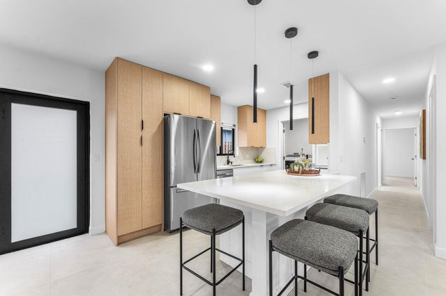 608 SE 2nd Avenue, Delray Beach, FL 33483