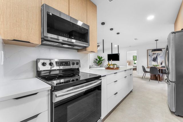 608 SE 2nd Avenue, Delray Beach, FL 33483