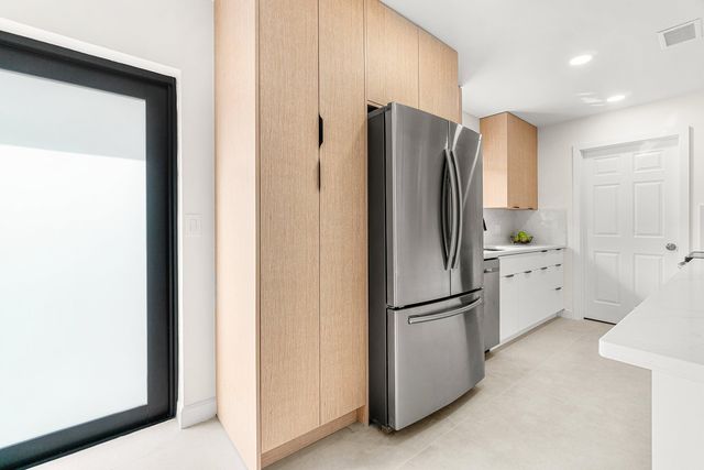 608 SE 2nd Avenue, Delray Beach, FL 33483