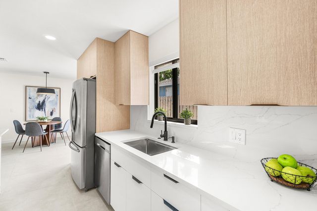 608 SE 2nd Avenue, Delray Beach, FL 33483