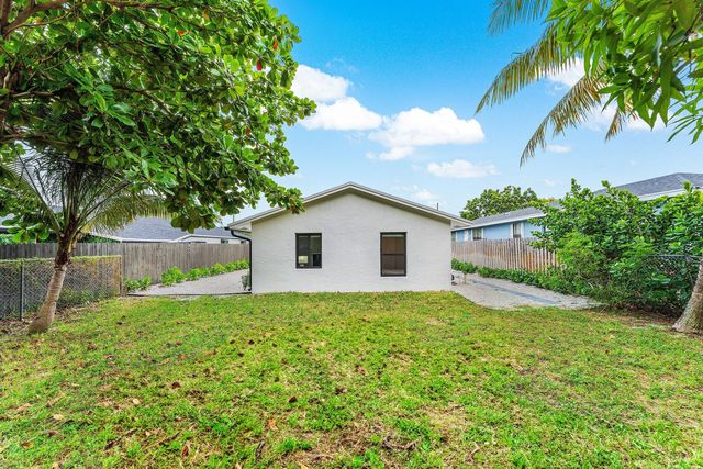 608 SE 2nd Avenue, Delray Beach, FL 33483