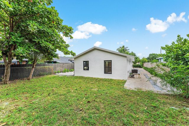 608 SE 2nd Avenue, Delray Beach, FL 33483
