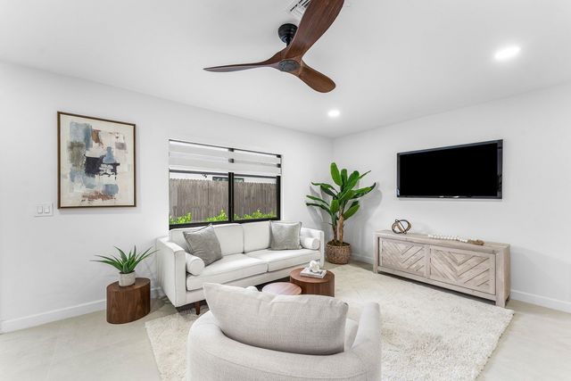 608 SE 2nd Avenue, Delray Beach, FL 33483