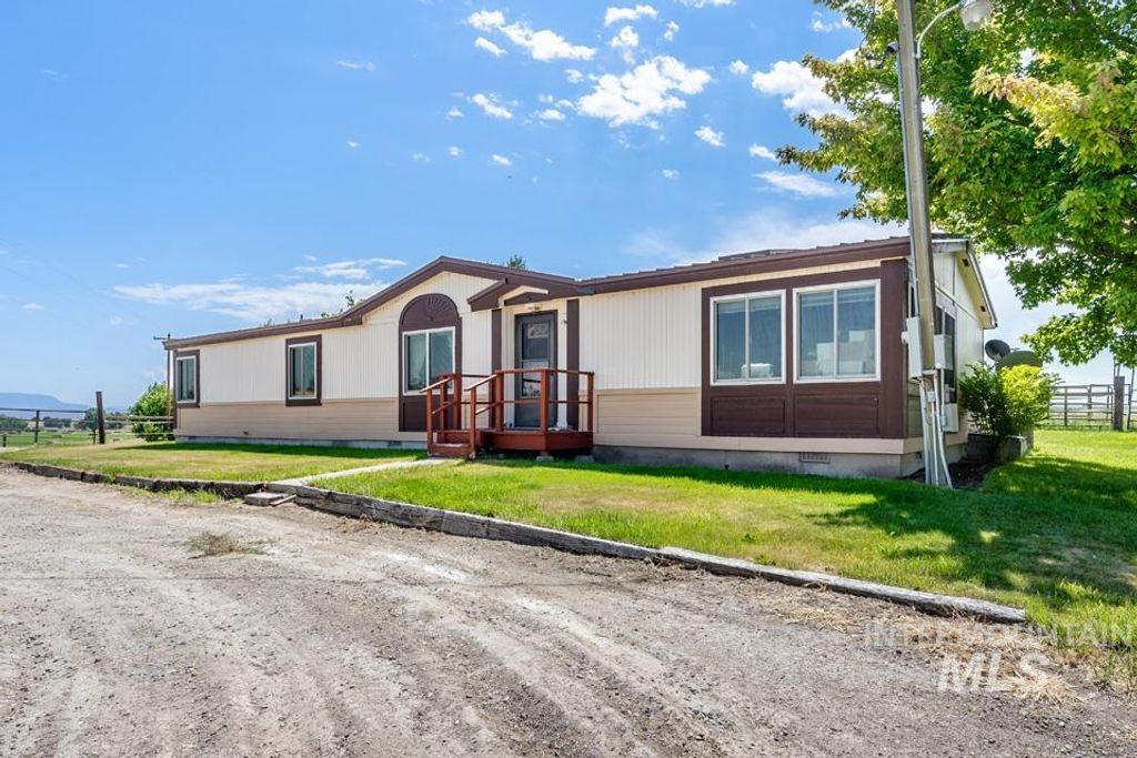 5655 SE 4th Ave., New Plymouth, ID 83655