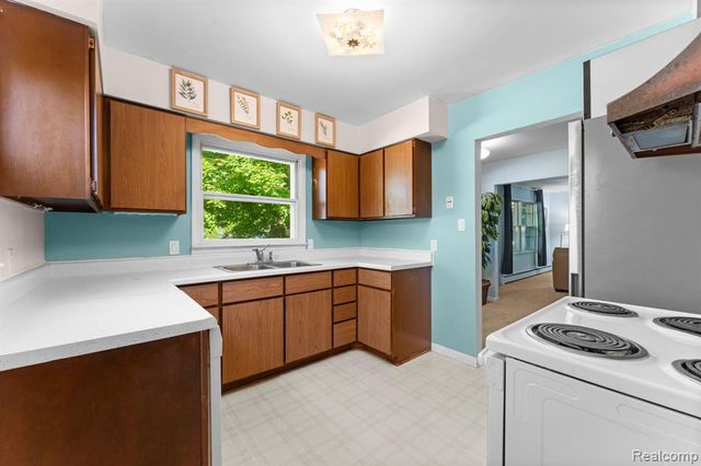 9144 Walnut Drive, Whitmore Lake, MI 48189