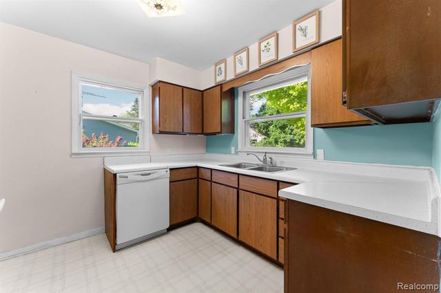 9144 Walnut Drive, Whitmore Lake, MI 48189