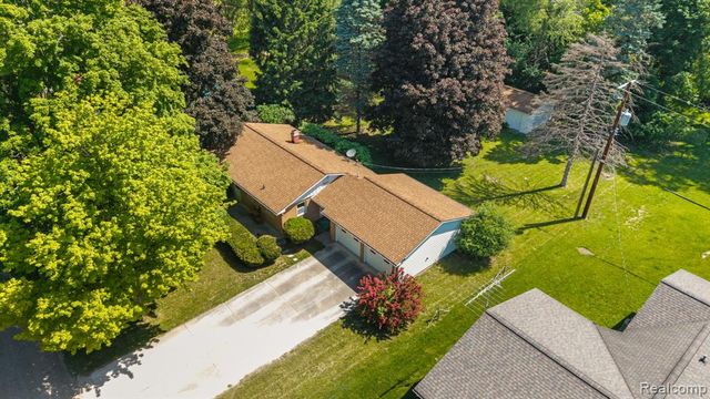 9144 Walnut Drive, Whitmore Lake, MI 48189