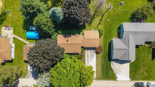 9144 Walnut Drive, Whitmore Lake, MI 48189