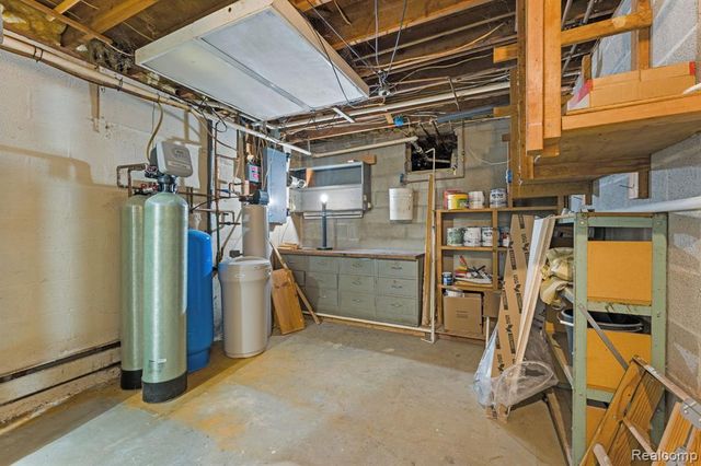 9144 Walnut Drive, Whitmore Lake, MI 48189