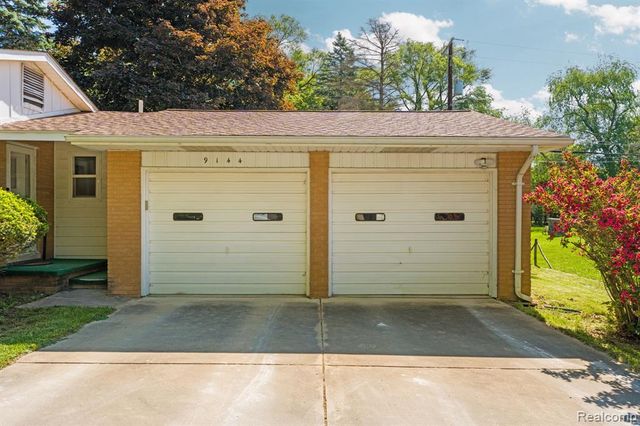 9144 Walnut Drive, Whitmore Lake, MI 48189