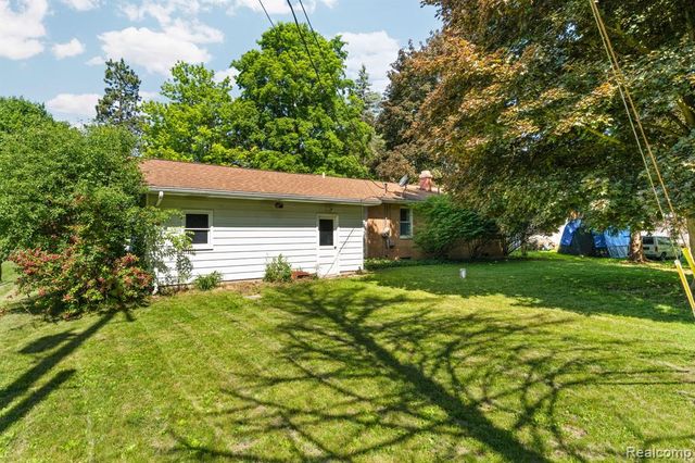 9144 Walnut Drive, Whitmore Lake, MI 48189