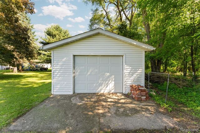 9144 Walnut Drive, Whitmore Lake, MI 48189