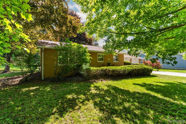 9144 Walnut Drive, Whitmore Lake, MI 48189