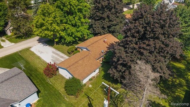 9144 Walnut Drive, Whitmore Lake, MI 48189