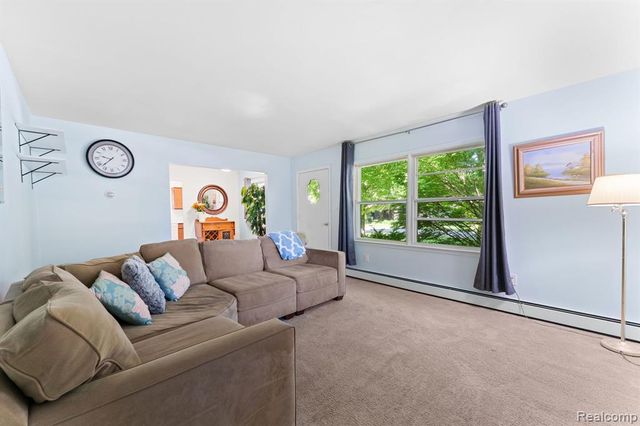 9144 Walnut Drive, Whitmore Lake, MI 48189
