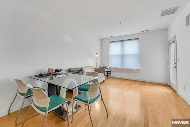 26 AVE AT PORT IMPERIAL 309, West New York, NJ 07093