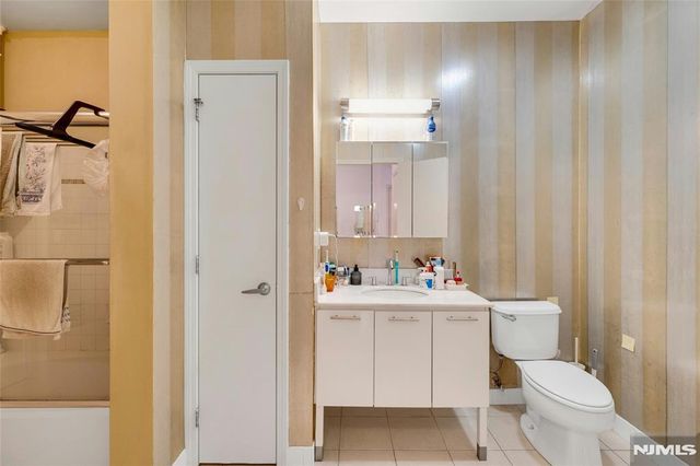 26 AVE AT PORT IMPERIAL 309, West New York, NJ 07093