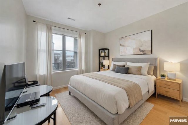 26 AVE AT PORT IMPERIAL 309, West New York, NJ 07093