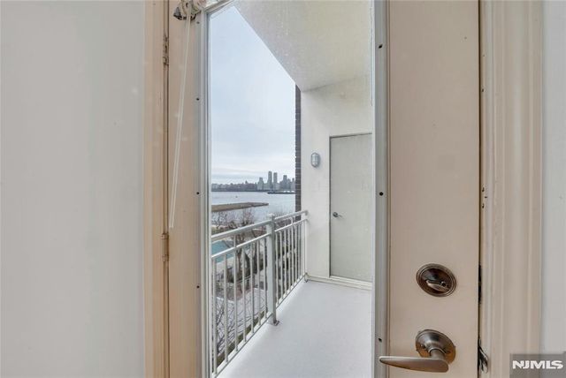 26 AVE AT PORT IMPERIAL 309, West New York, NJ 07093