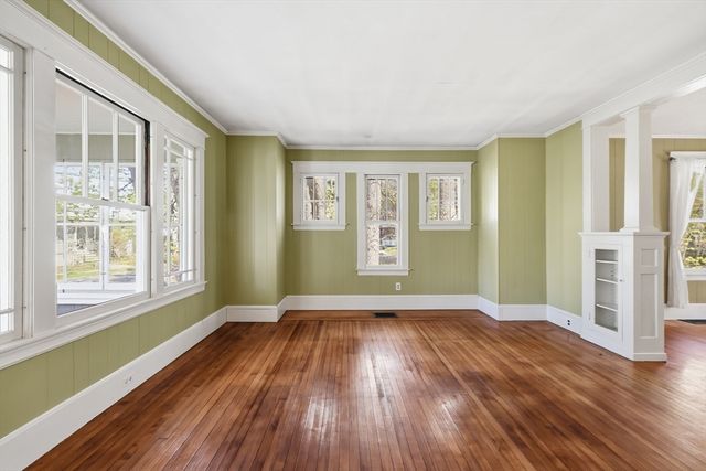 63 Lilly St, Northampton, MA 01062