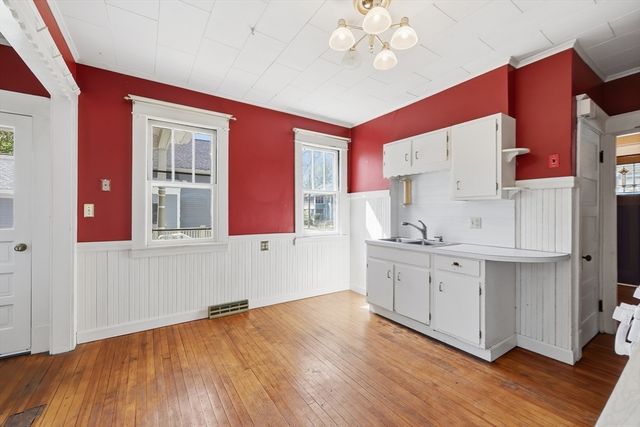 63 Lilly St, Northampton, MA 01062