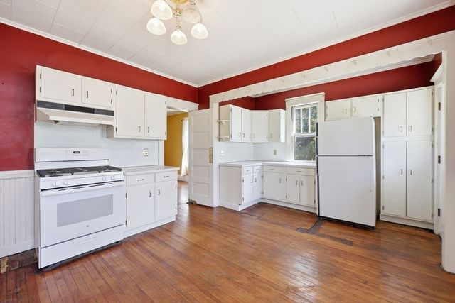 63 Lilly St, Northampton, MA 01062