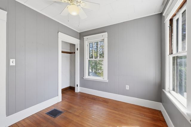 63 Lilly St, Northampton, MA 01062