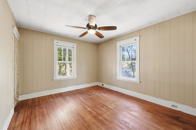 63 Lilly St, Northampton, MA 01062