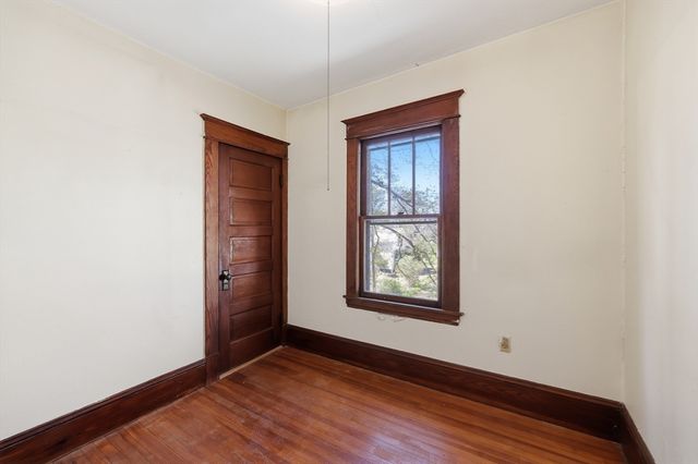 63 Lilly St, Northampton, MA 01062