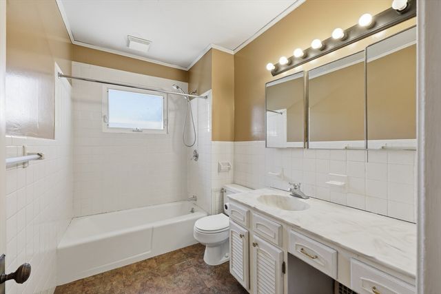63 Lilly St, Northampton, MA 01062