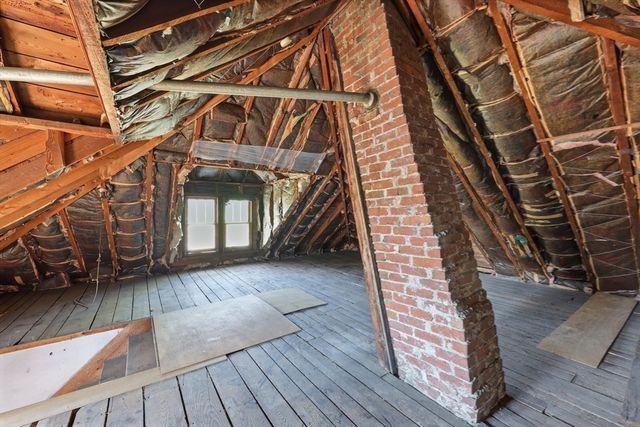 63 Lilly St, Northampton, MA 01062