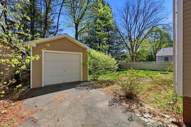 63 Lilly St, Northampton, MA 01062