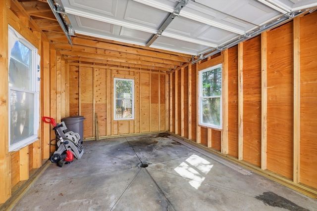 63 Lilly St, Northampton, MA 01062