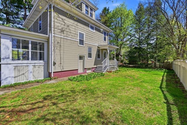 63 Lilly St, Northampton, MA 01062