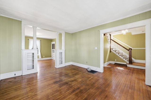 63 Lilly St, Northampton, MA 01062