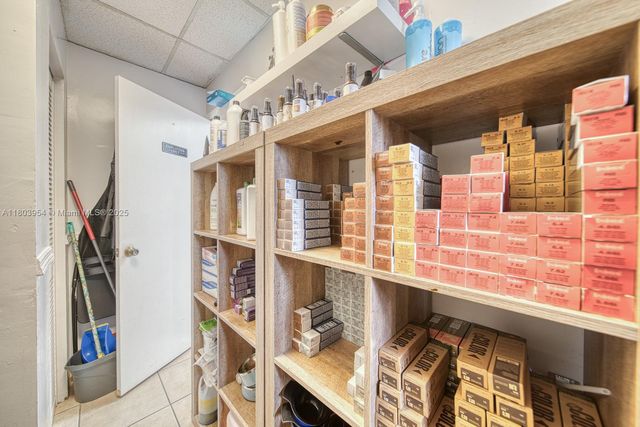 Stylish Beauty Salon in Prime Tamiami Park/FIU Campus Area, Miami, FL 33165