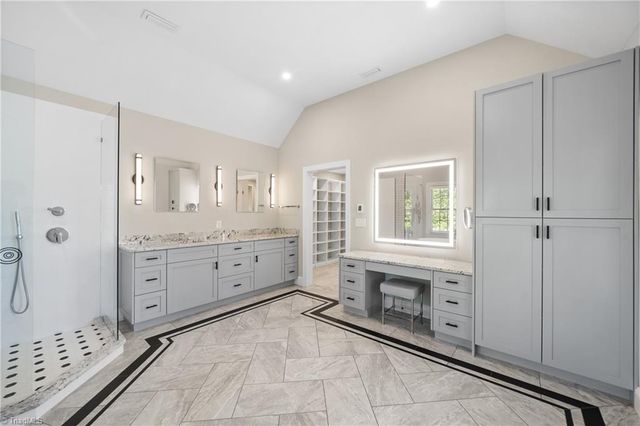 1004 Blakeford Court, Winston-salem, NC 27106