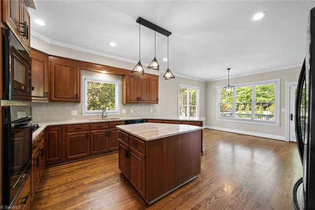 1004 Blakeford Court, Winston-salem, NC 27106