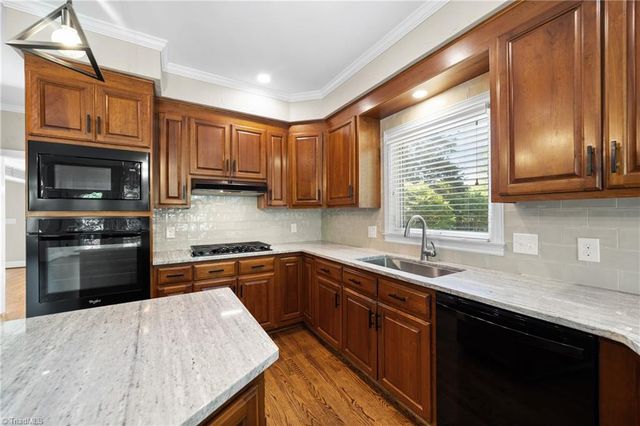 1004 Blakeford Court, Winston-salem, NC 27106