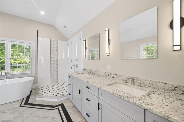 1004 Blakeford Court, Winston-salem, NC 27106