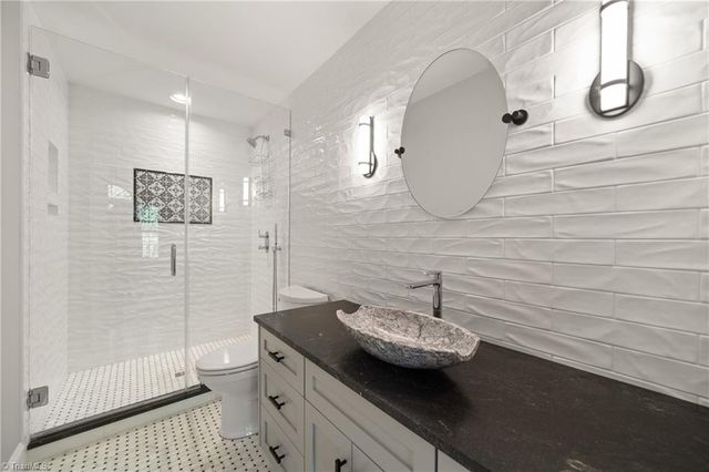 1004 Blakeford Court, Winston-salem, NC 27106