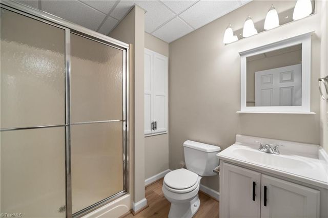 1004 Blakeford Court, Winston-salem, NC 27106