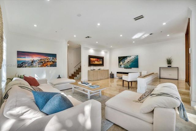 7440 SW 56th Ct, Miami, FL 33143