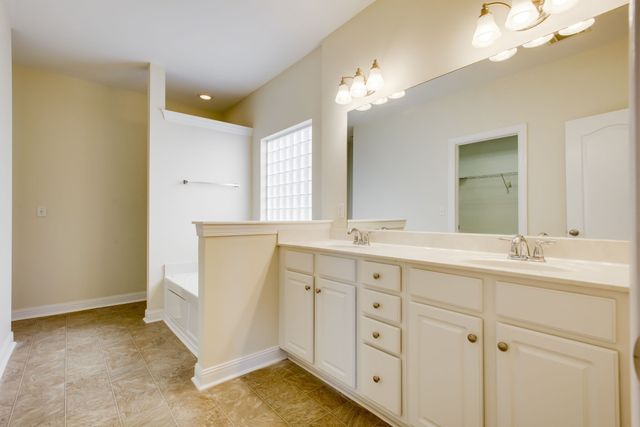 1437 Bending River Dr, Nashville, TN 37221