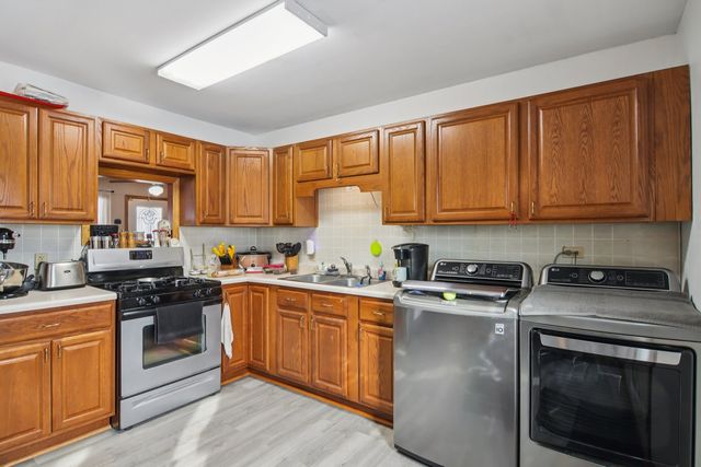 327 Hickory Avenue, Romeoville, IL 60446