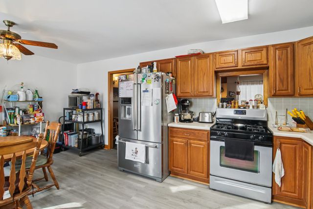 327 Hickory Avenue, Romeoville, IL 60446