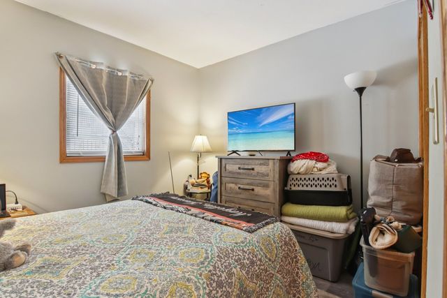 327 Hickory Avenue, Romeoville, IL 60446