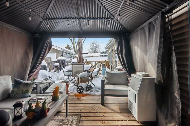 327 Hickory Avenue, Romeoville, IL 60446