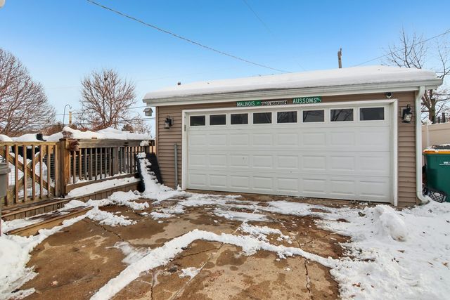 327 Hickory Avenue, Romeoville, IL 60446